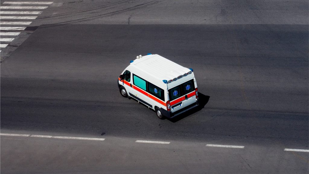 Vista aerea di un'ambulanza rappresentativa del servizio WAY di rimborso accise per ambulanze.