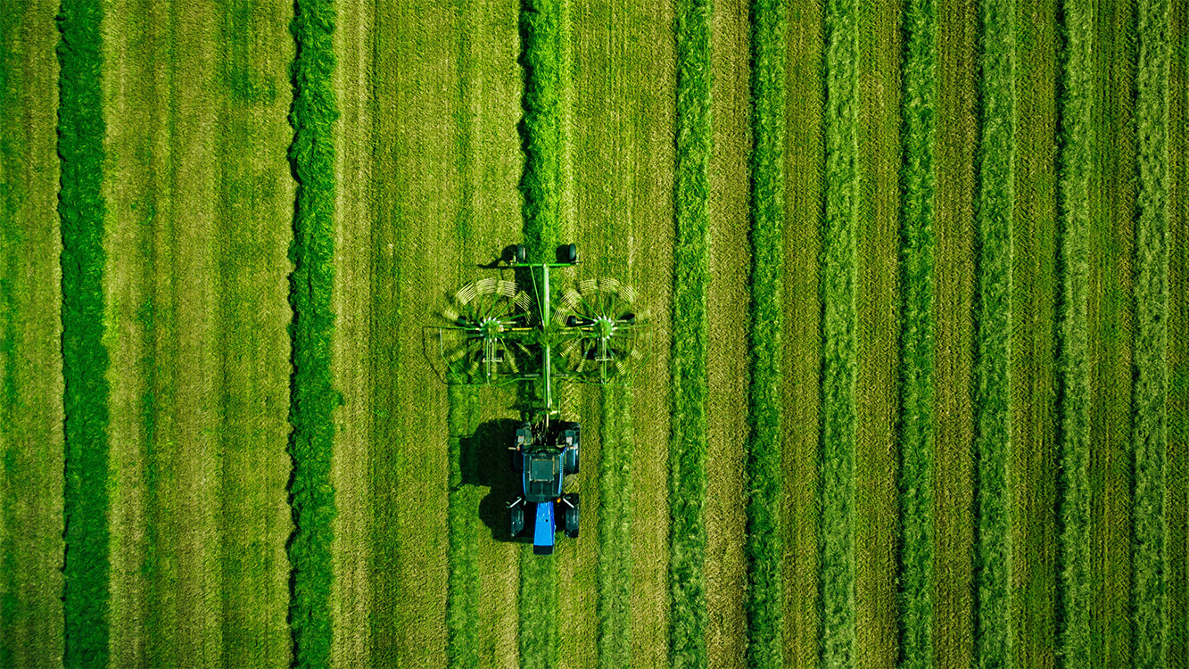 Immagine area di un mezzo agricolo ottimizzato dal Piano Transizione 5.0