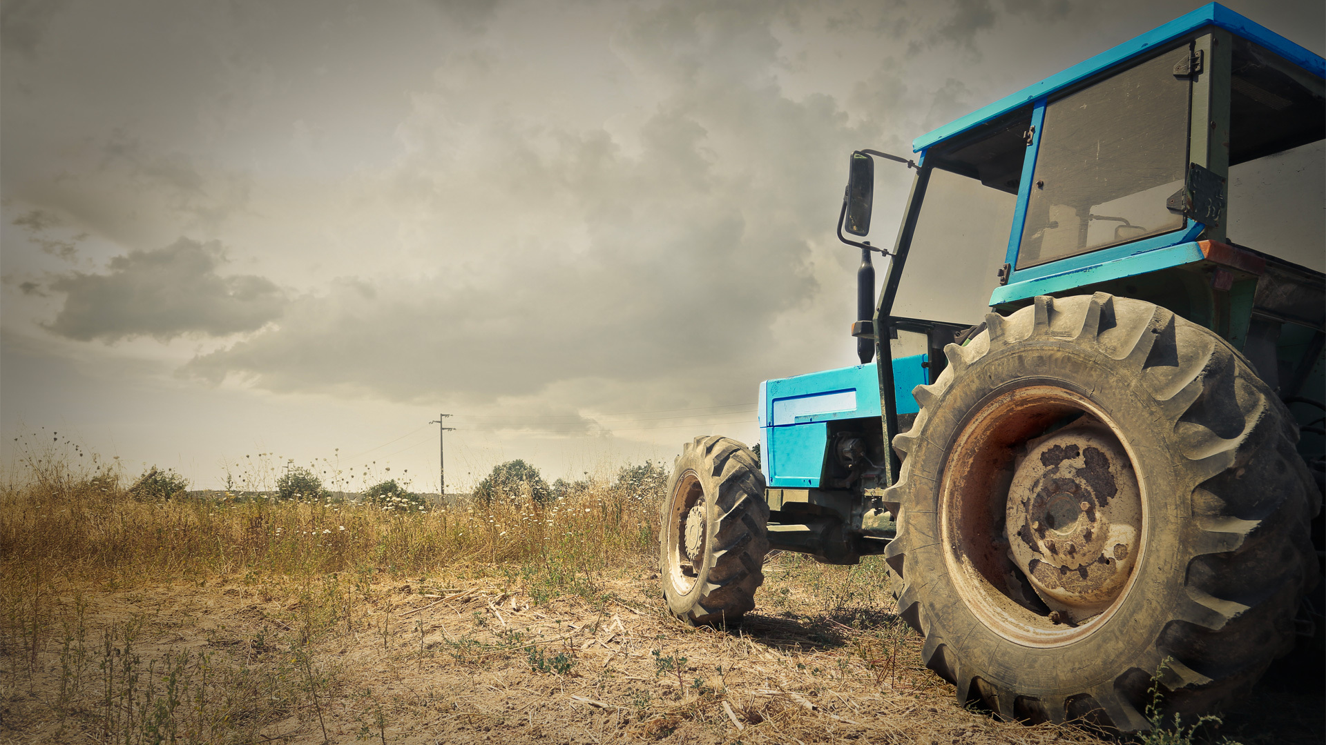 Vecchio trattore che necessita di incentivi fiscali macchine agricole